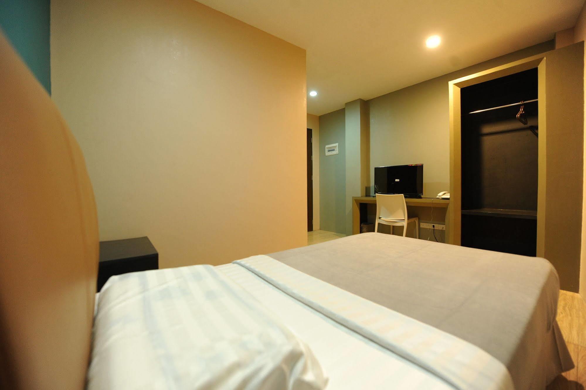 Urban Living Zen Hotel Davao City Extérieur photo